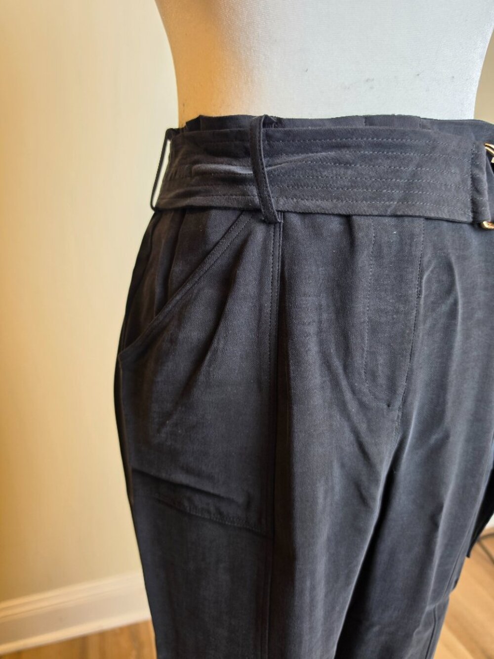 INTERMIX Black Belted Pant - size 2 - Picture 5 of 9